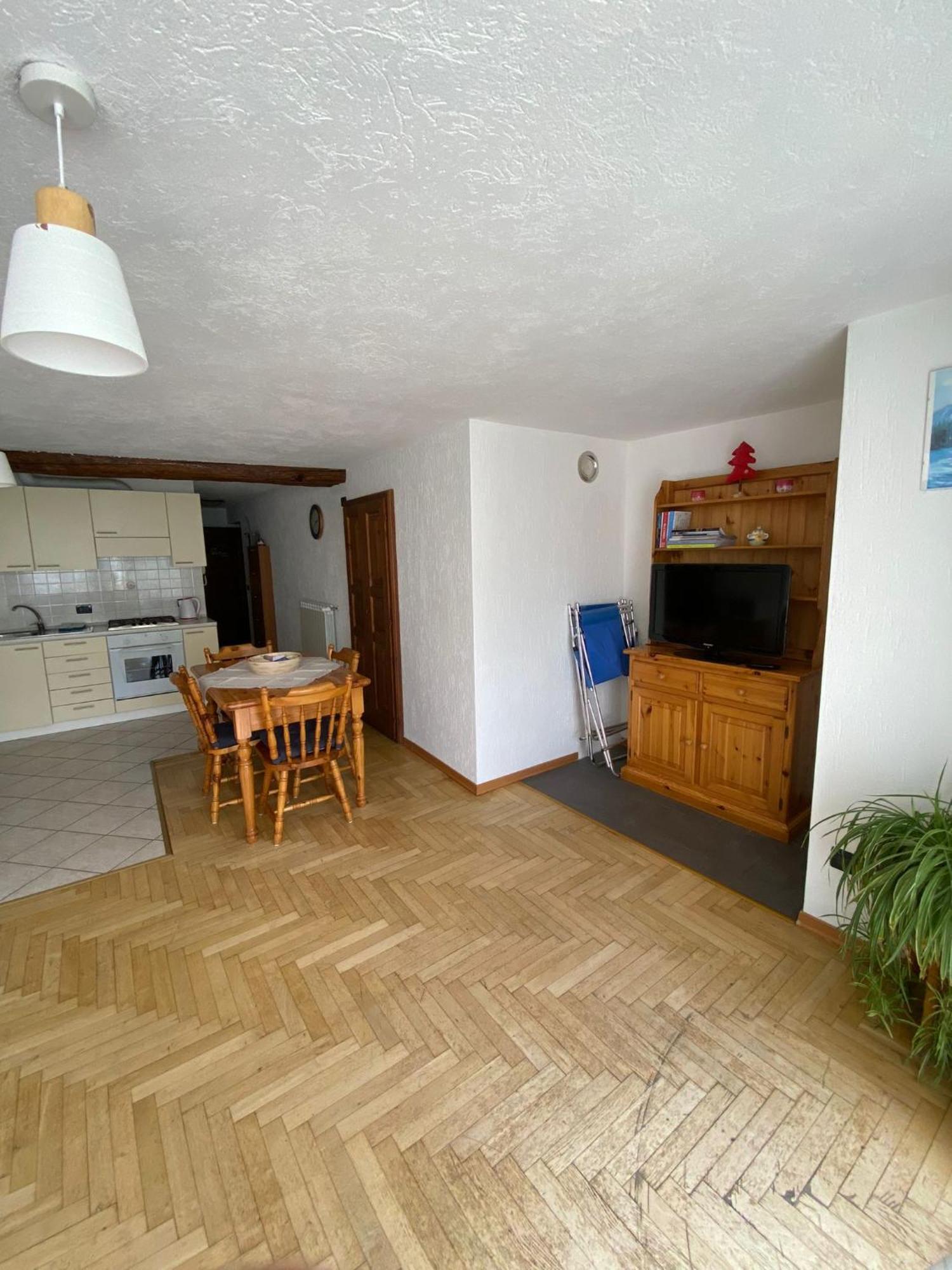 Casa Vacanze A La Salle Kültér fotó
